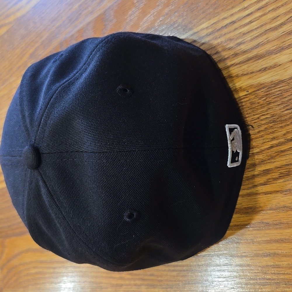 Black Baseball Cap LA - Picture 3 of 10